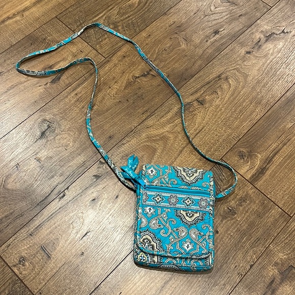 Vera Bradley Handbags - Vera Bradley Cross body purse